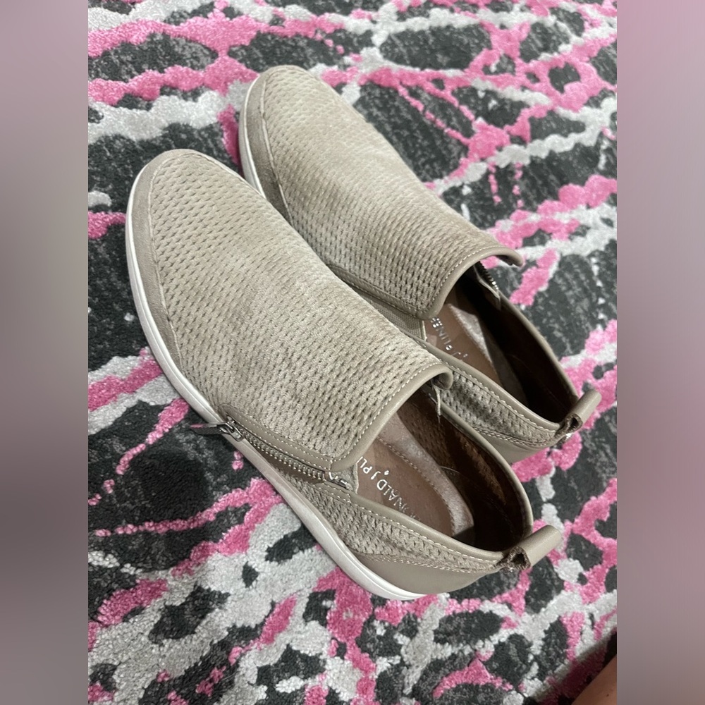 Donald pliner like new shoes size 7